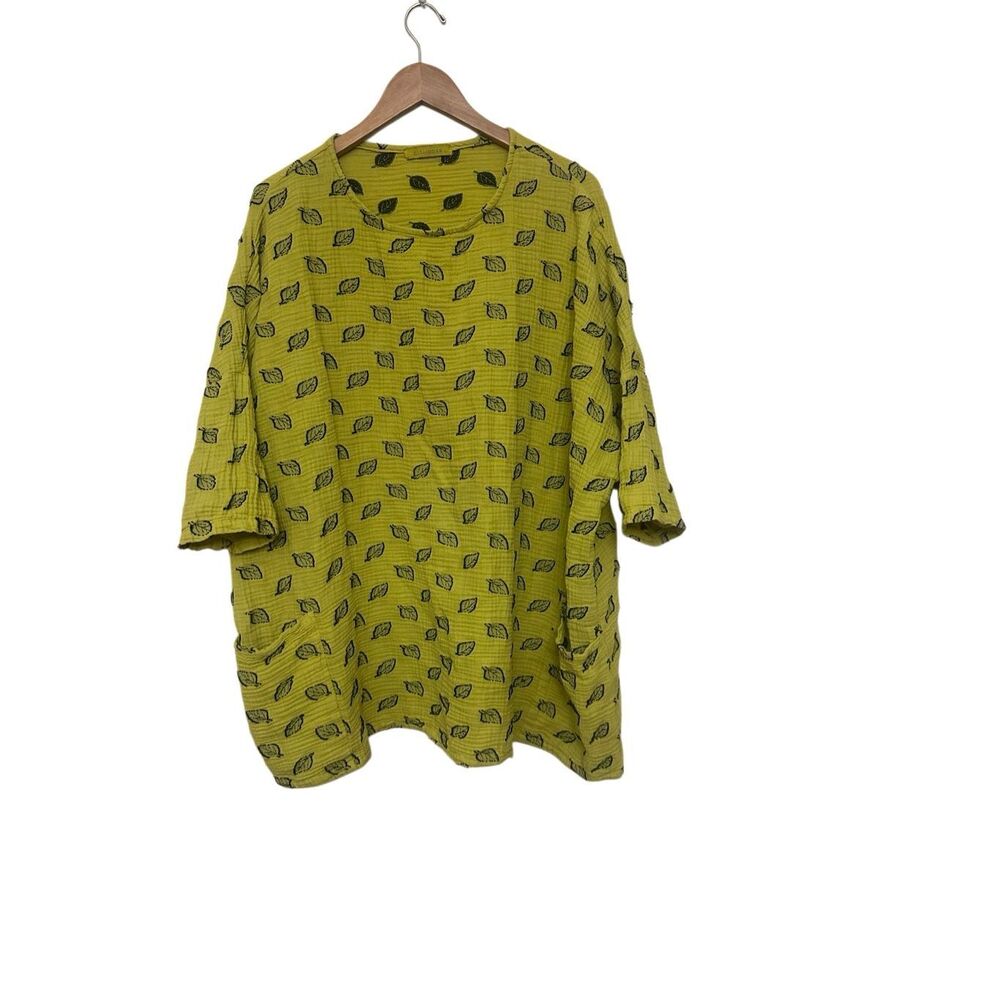 CUT LOOSE Oversized Pull Over Top Size One